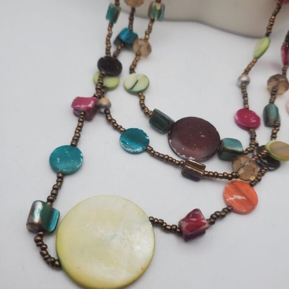 Multi color‎ shell multi Strand necklace - Picture 2 of 3